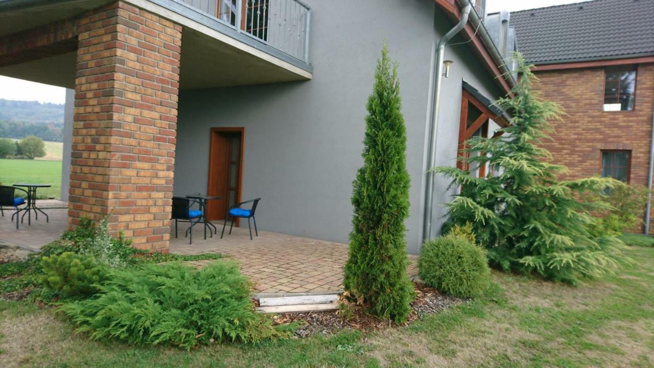Vila Lipa โนวีบอร์ ภายนอก รูปภาพ